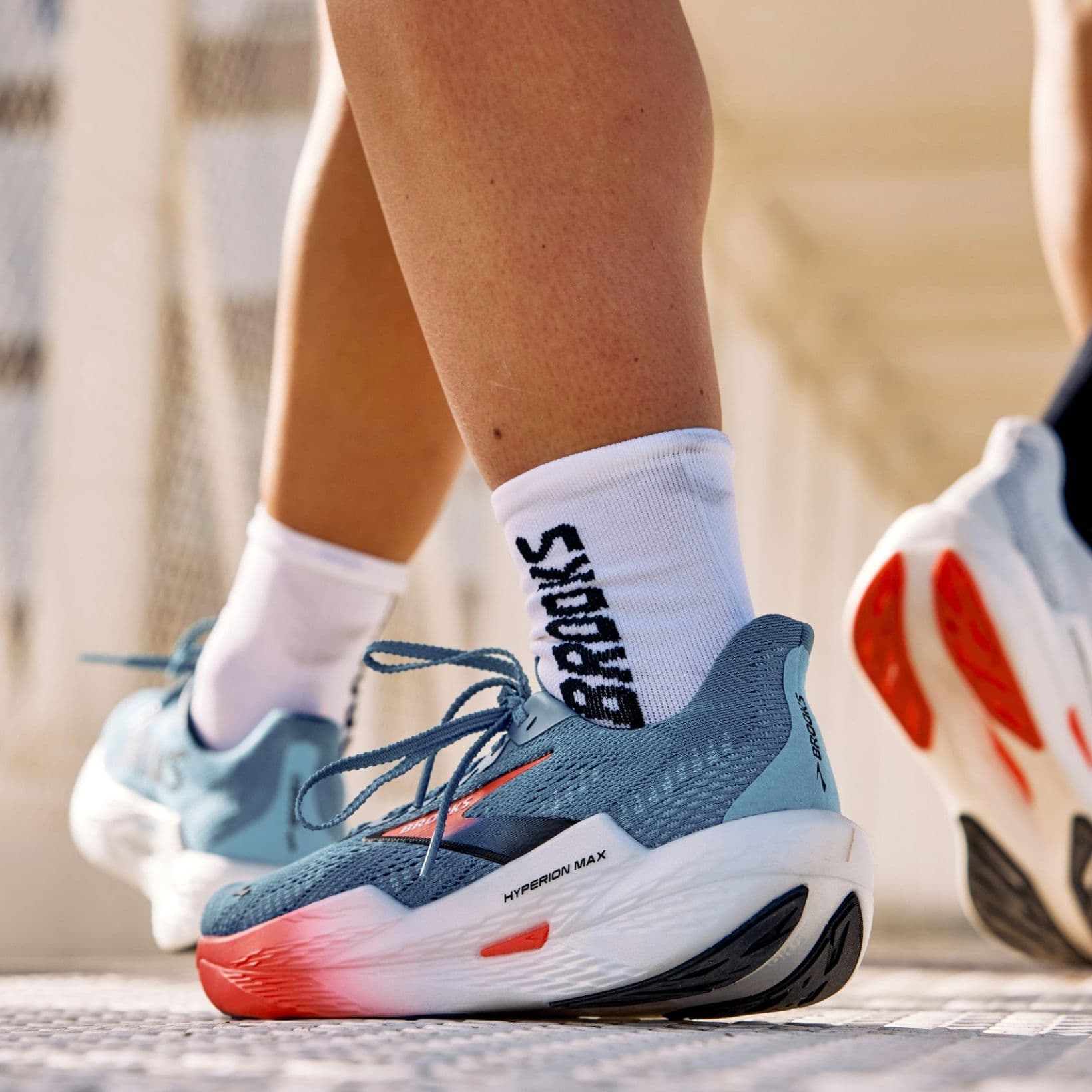 Hyperion Max 2 - Footwear - Brooks - Teal, Red, Marine image